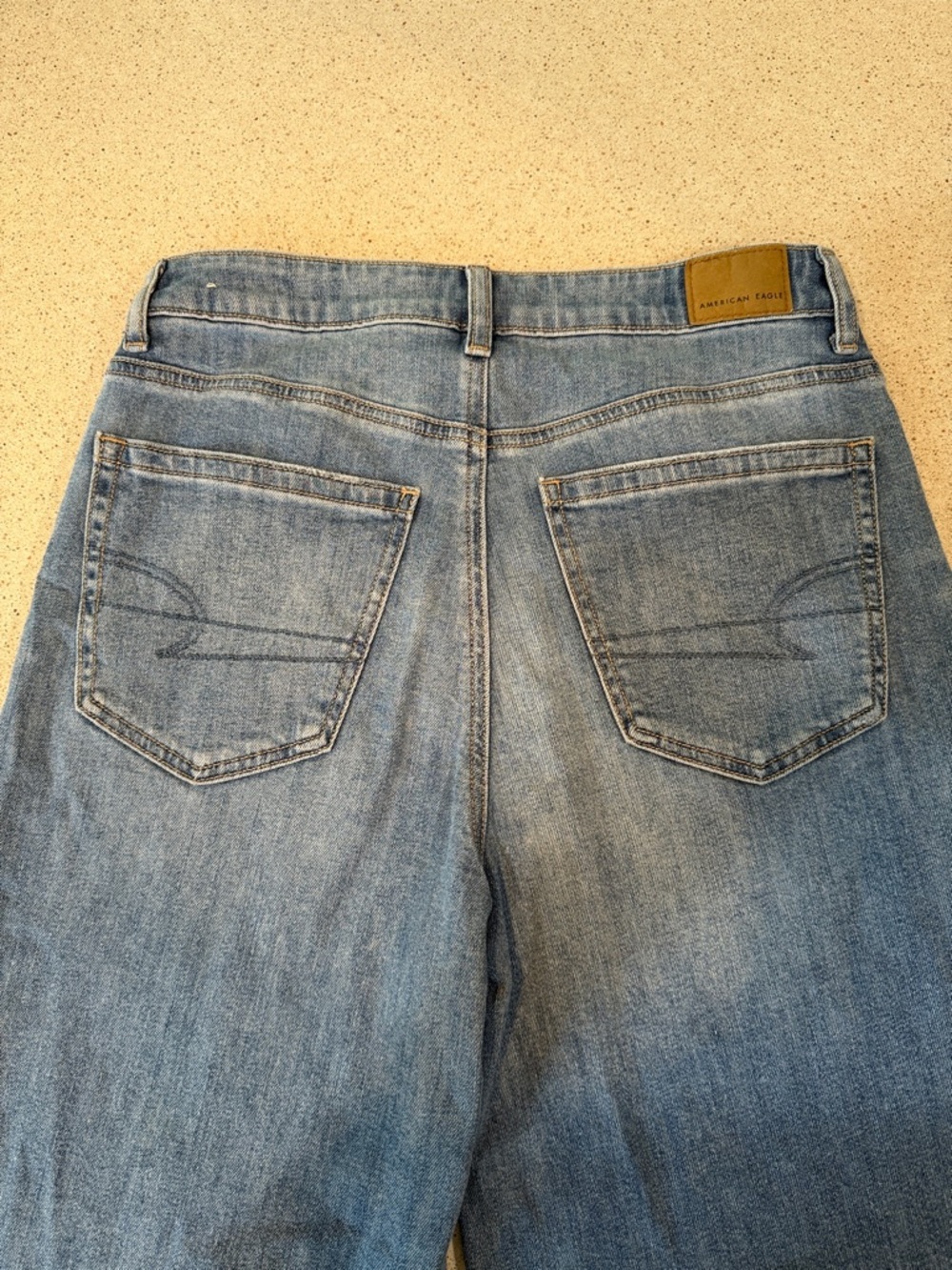 American Eagle Super High Rise Baggy Wide Leg Jeans Light Wash Distressed Hem - Picture 6 of 6